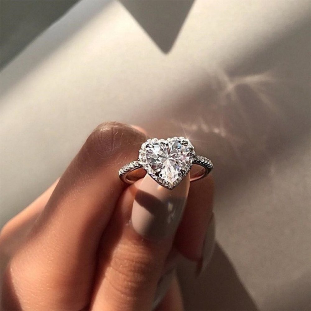 NWT Women's Beautiful and Simple Heart Ring